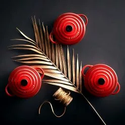 Le Creuset - 4er Set Mini-Cocotte - Kirschrot 11 Le Creuset - 4er Set Mini-Cocotte - Kirschrot -ISOLIERPLATTEN 32309 Mini Cocotte Geschenkset 5